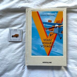 RARE Louis Vuitton Book & Pin Set